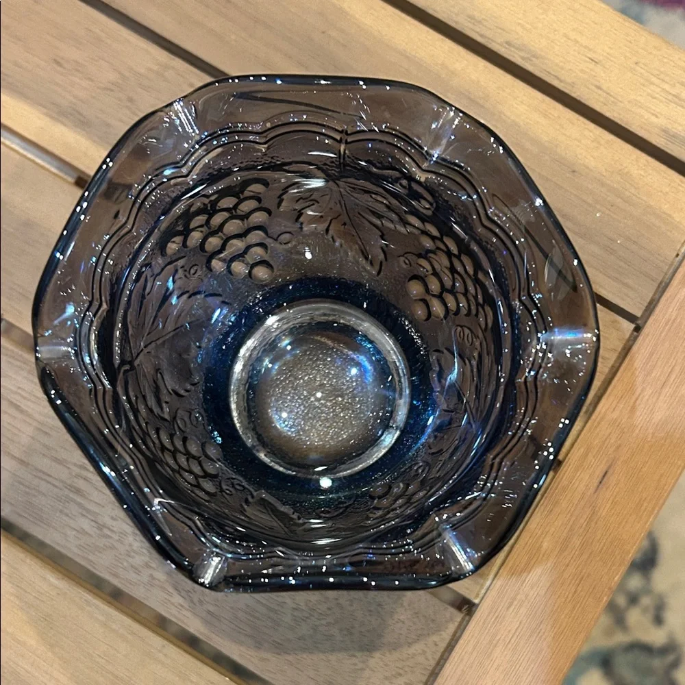 Vgt carnival glass ruffled bowl with scalloped edge. Smoke gray color. - Picture 3 of 6